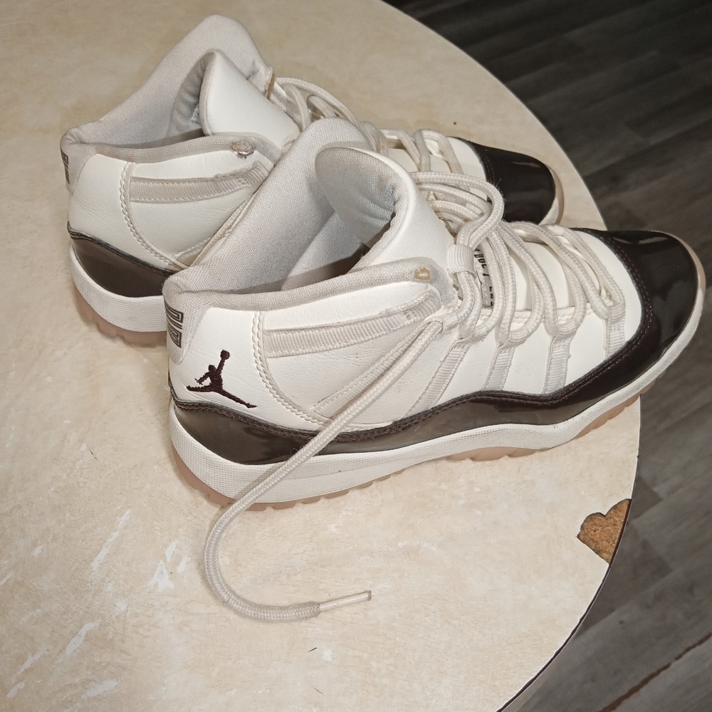 Jordan 11 neopolitian 3y